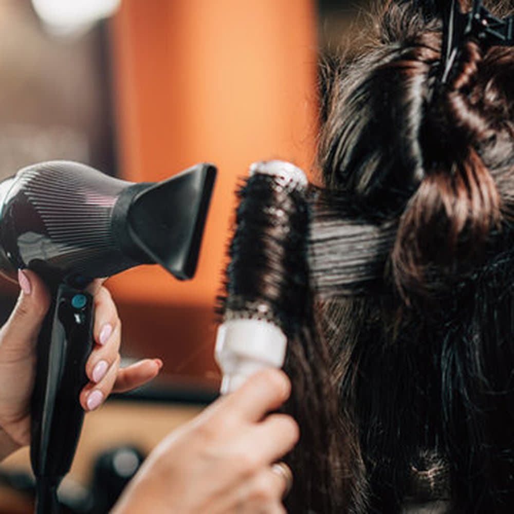 Einrichtung für Friseursalon vom Fachhändler mit kostenloser Lieferung