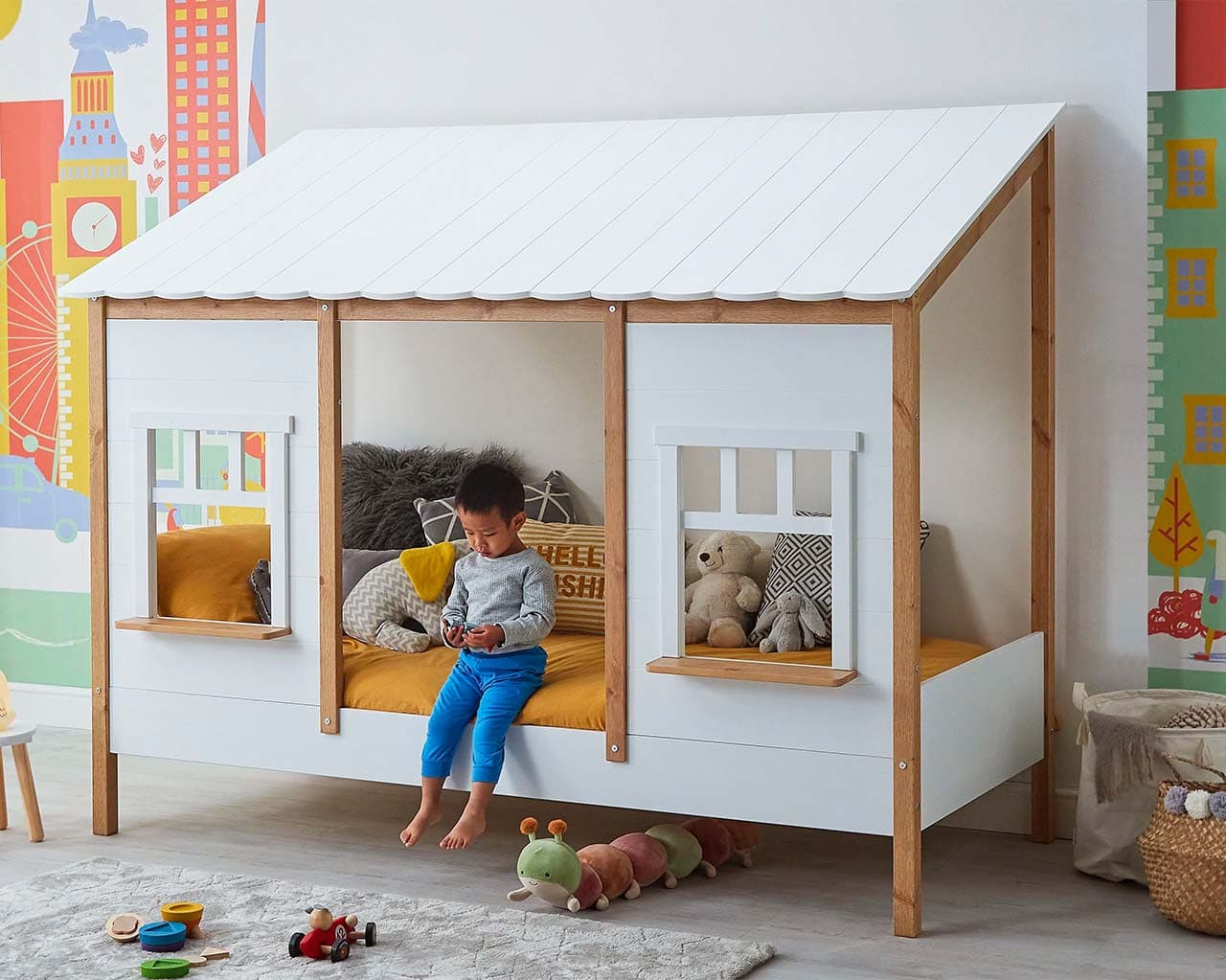 Großes Hausbett 140x200 aus Massivholz – stabil und stilvoll