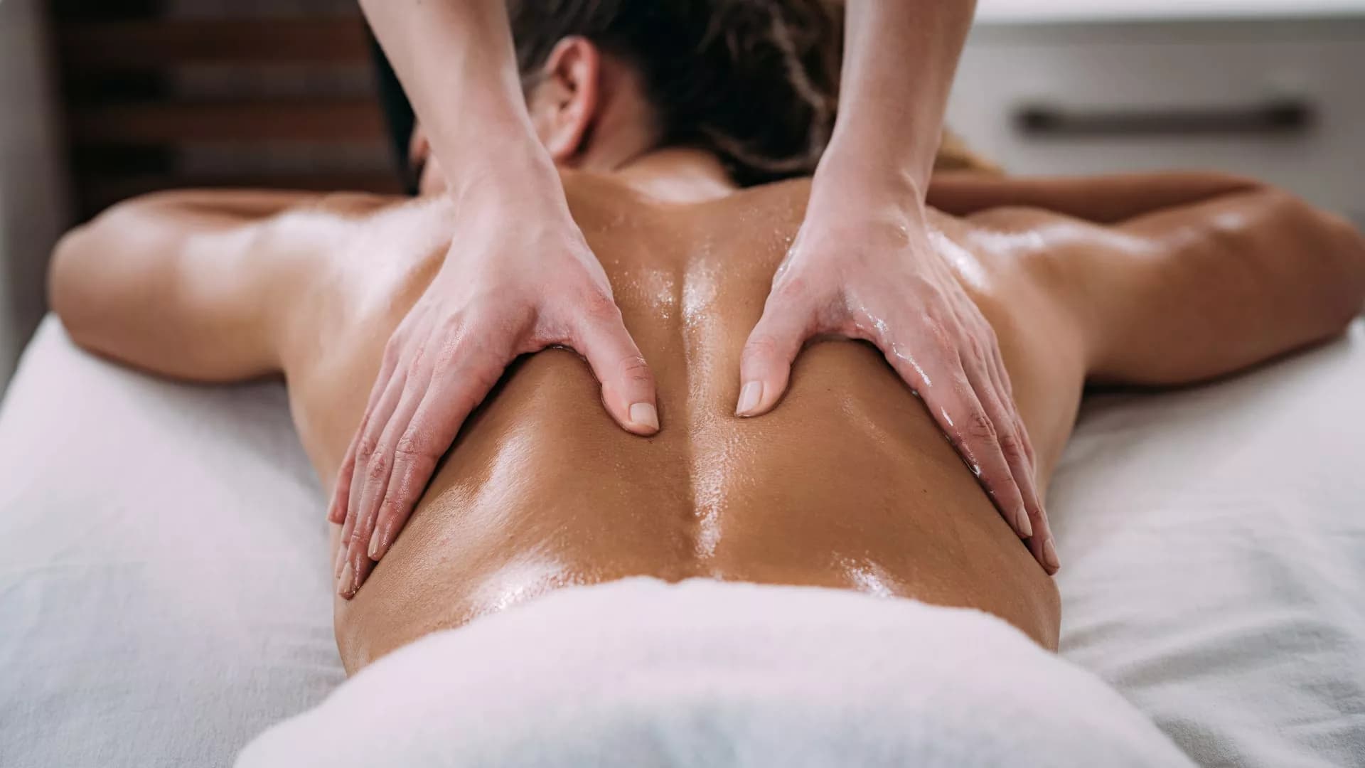 Reibungsloses Erlebnis Garantiert: Massage mit Happy End in Berlin Kontaktieren