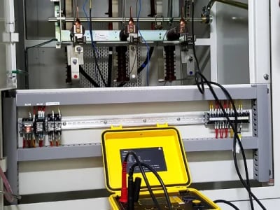 Wetter- und Umweltfaktoren: Einfluss auf die Prüfung ortsfester elektrischer Anlagen
