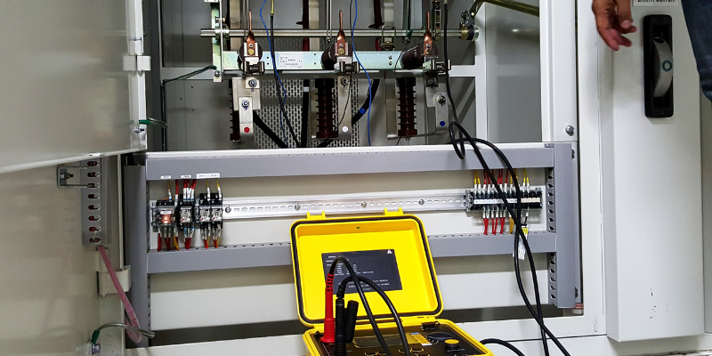 Wetter- und Umweltfaktoren: Einfluss auf die Prüfung ortsfester elektrischer Anlagen