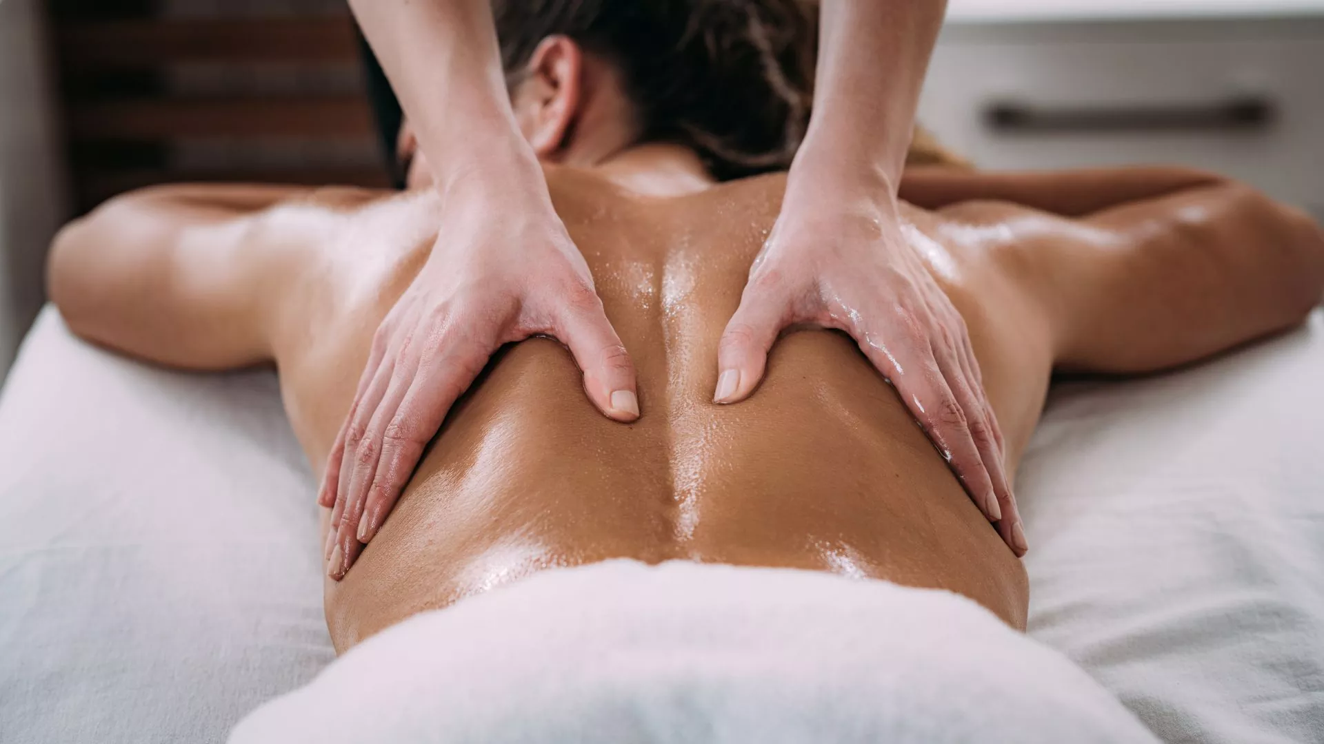 Reibungsloses Erlebnis Garantiert: Massage mit Happy End in Berlin Kontaktieren